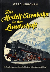 Die Modell-Eisenbahn in der Landschaft